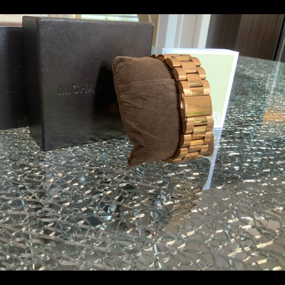 Authentic micheal kors watch ! - Picture 7 of 13